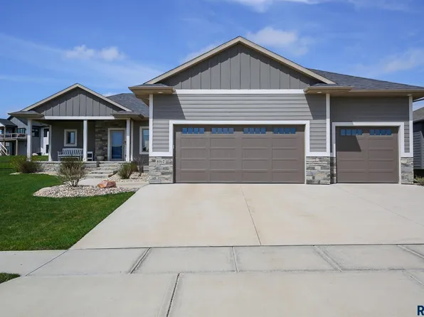 8312 E Roughlock St, Sioux Falls, SD 57110