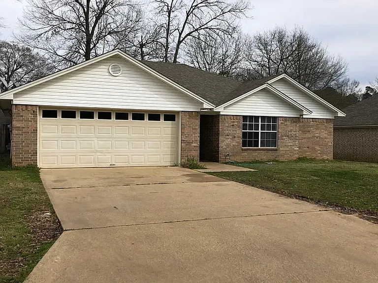 63 Green Oak Cir — Photo 1