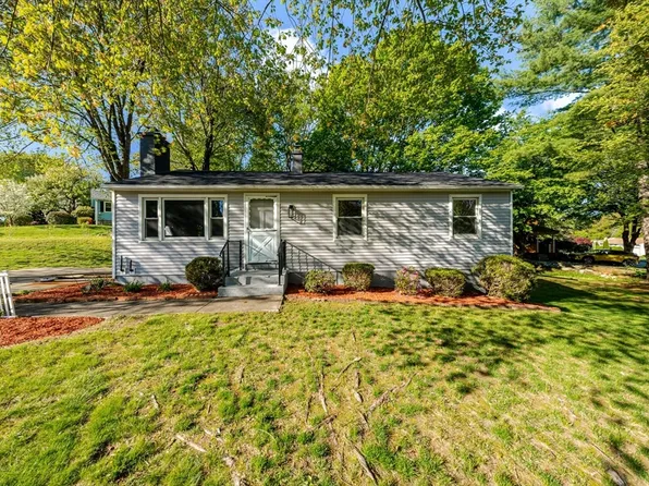 20 Meadowbrook Dr, Easthampton, MA 01027
