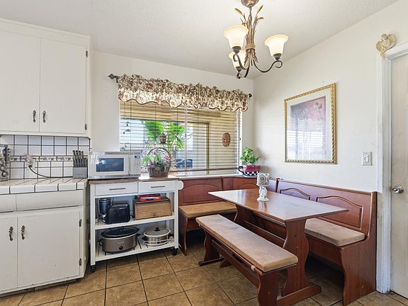 5th image of 1090 Laurel Ln