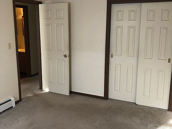 3rd image of 802 Kentwood Dr APT 4