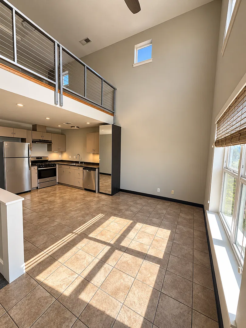 1310 Roycroft Ln — Photo 1