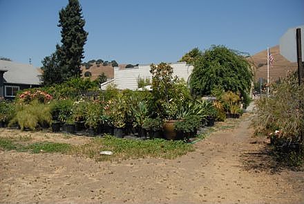 Empty Lot included! Development potential!
