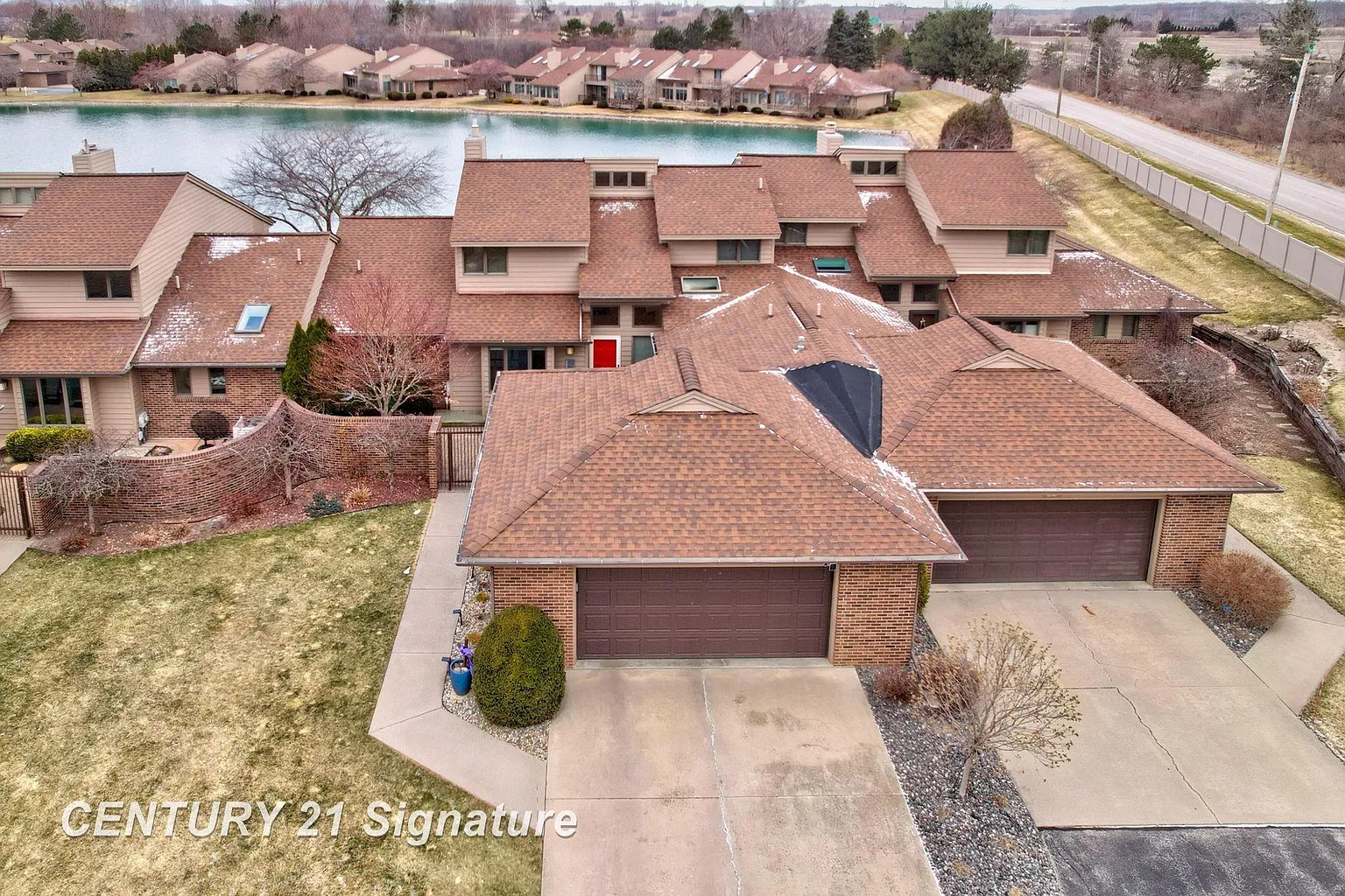 2735 Inverness Dr photo 1