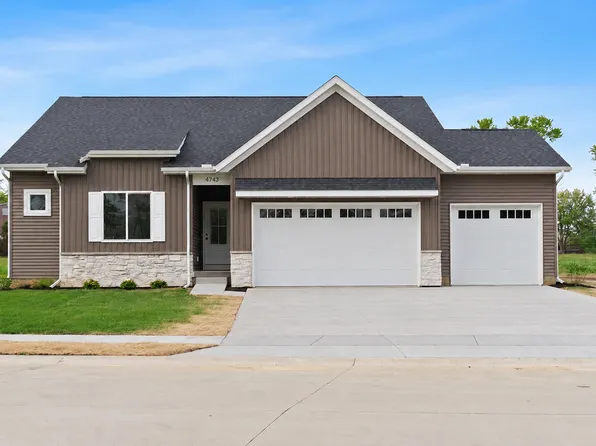 4743 Willow Cir, Davenport, IA 52806