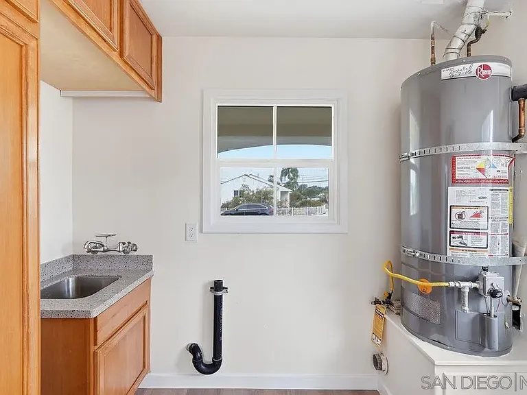 6593 Delfern St — Photo 8