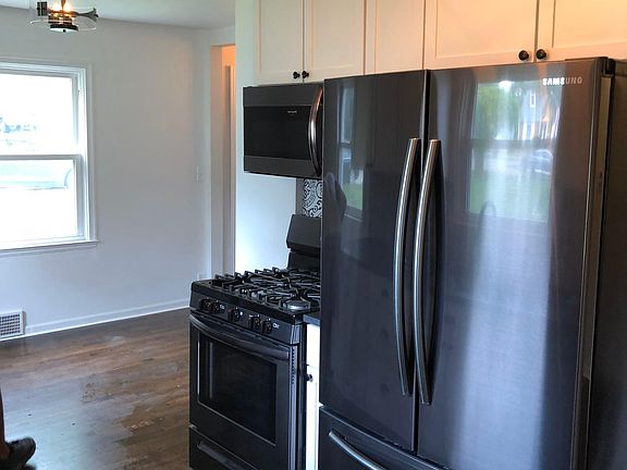 3rd image of 4728 Catalina St