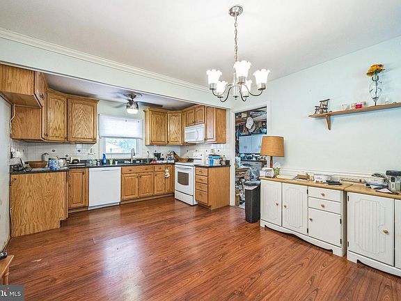 5th image of 41 Holiday Ln