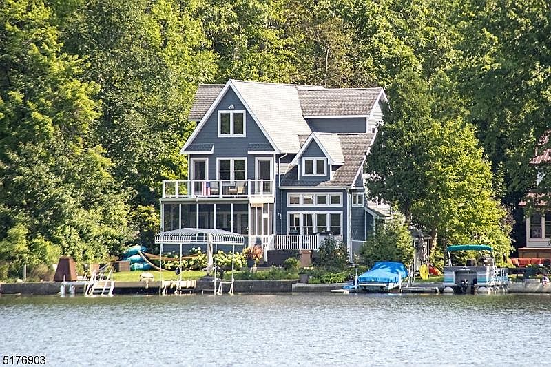 1st image of 36 Myrtle Ave