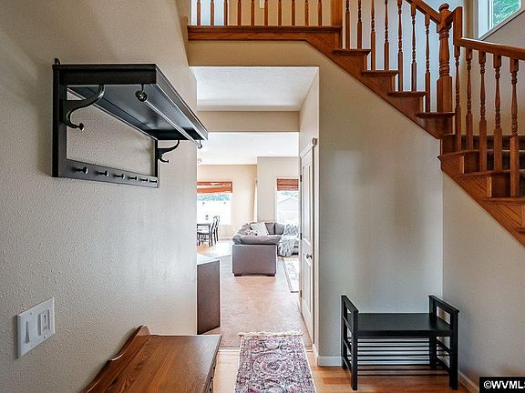 5th image of 1660 Hillcrest Ct NW