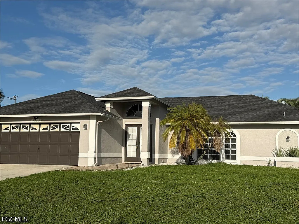 3 bed, 2.0 bath, 1380 sqft, $2,300 — Photo 1