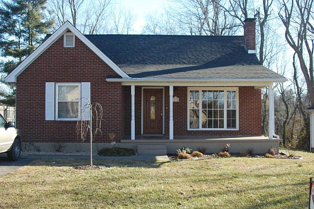 1st image of 110 Lexington Dr