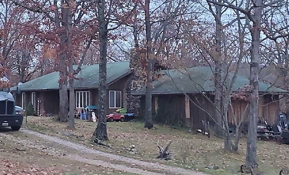 2nd image of 1986 State Highway Dd