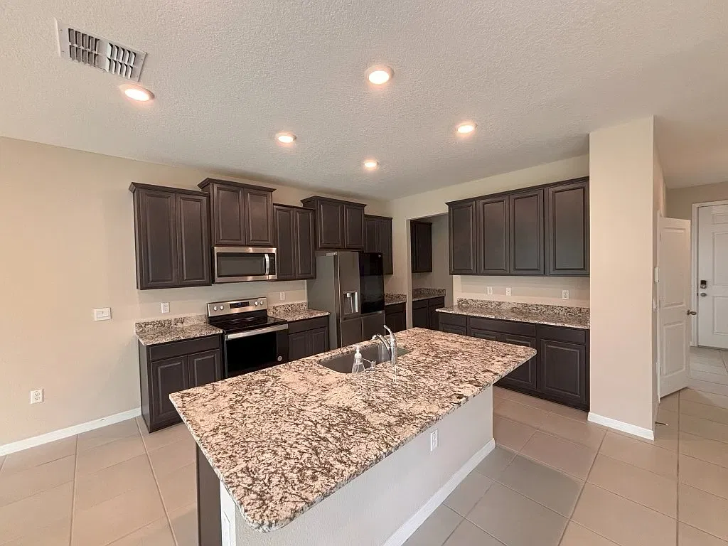 5 bed, 2934 sqft, $3,000 — Photo 4