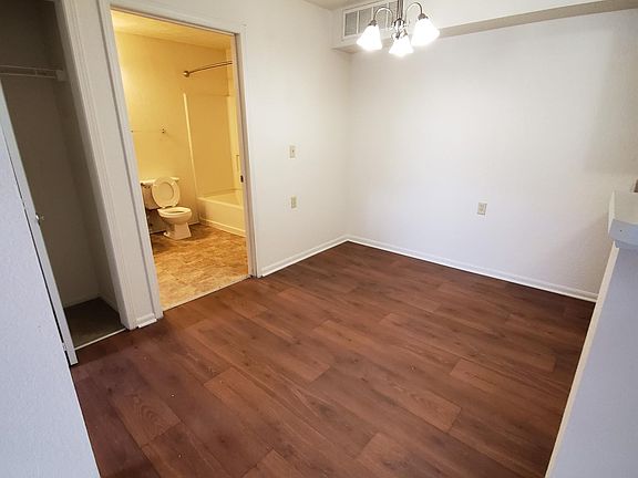 3rd image of 6026 Applegrove Ln