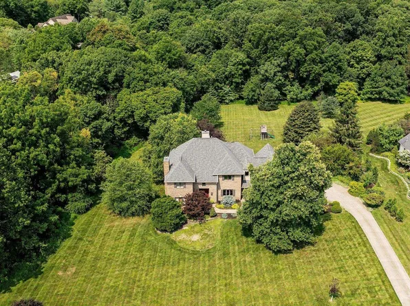 2015 N Exeter Ln, Bloomington, IN 47408