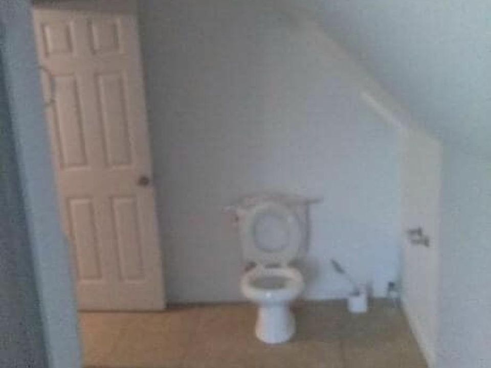 2nd image of 996 State St #3