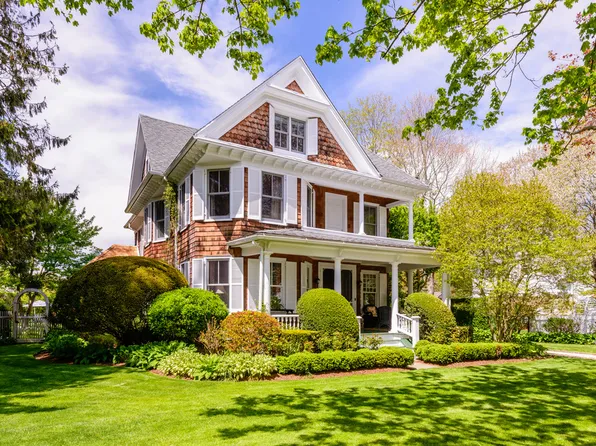 https://photos.zillowstatic.com/fp/63d1b23a6c11a9e6cd602ecea9f4b243-p_e.webp