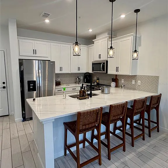 9855 Walkway Dr — Photo 2