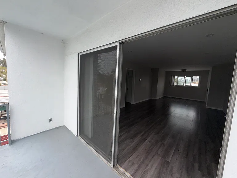 345 S Doheny Dr #304 — Photo 24