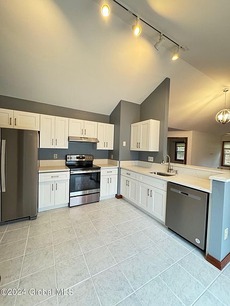 3rd image of 5 Greystone Drive
