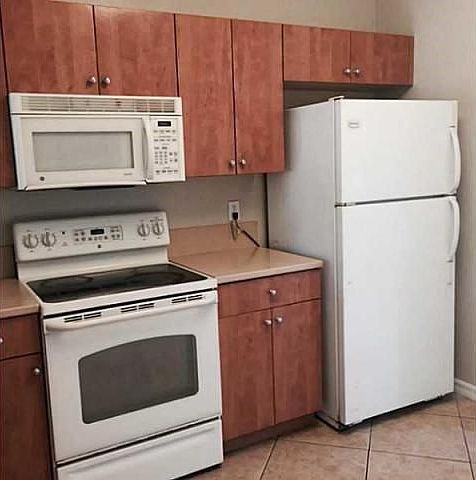 2nd image of 1913 Gardenia Ct