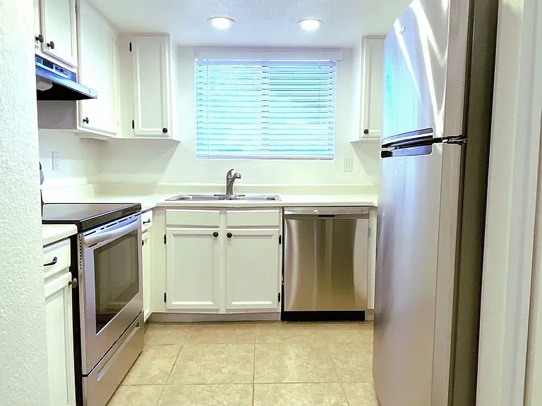 3027 E Grandview Rd — Photo 16