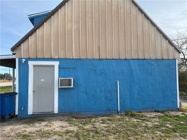 920 N Front St, Mathis, TX 78368