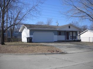 2113 Griffith Ter, Manhattan, KS 66502