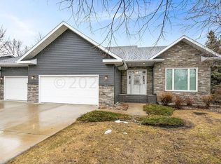 229 Oxbow Cir, Oxbow, ND 58047