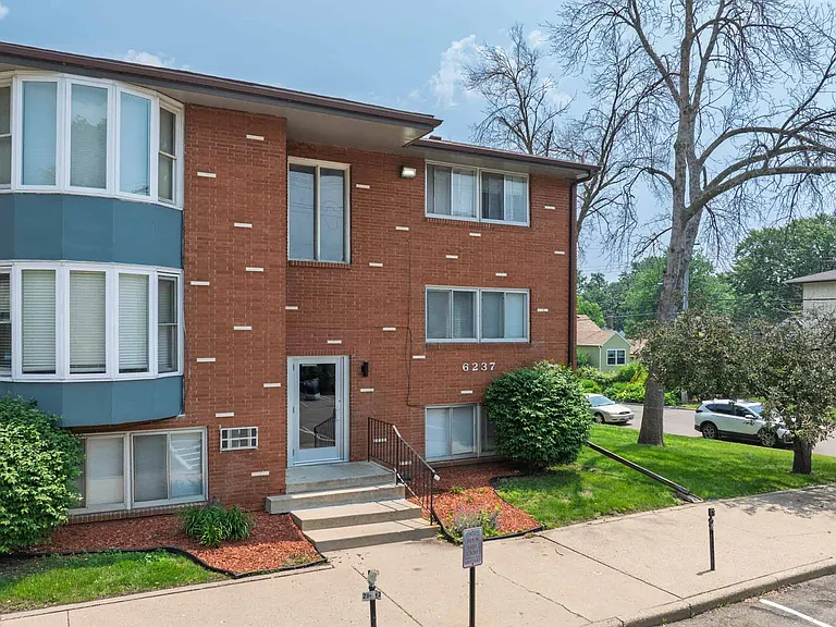 Richfield Square Apartments — Photo 4