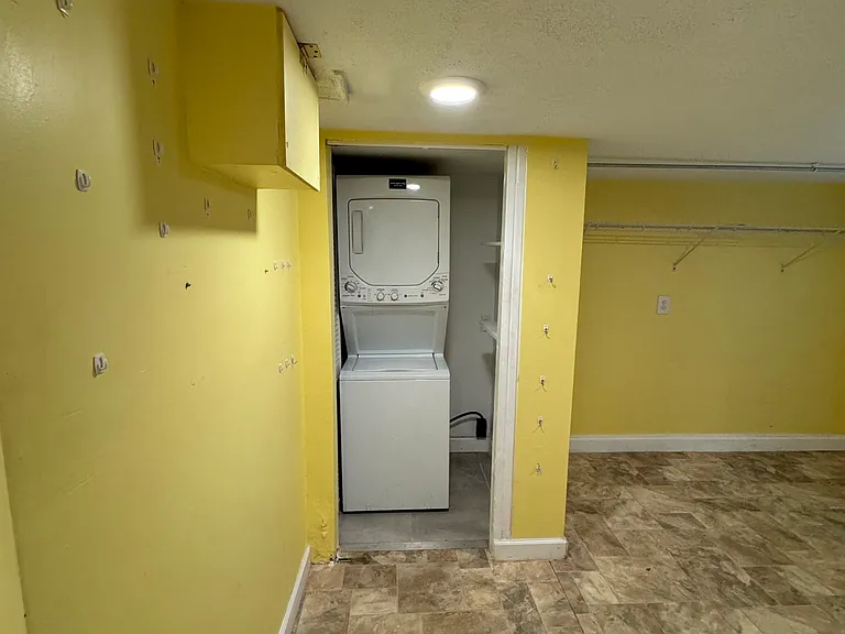 711 Greenwood St #1/2 — Photo 10