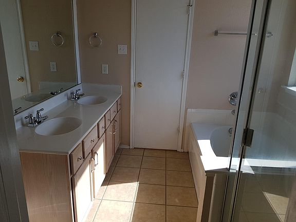 5th image of 223 Aspenwood Trl