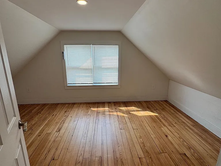 302 E Market St #3 — Photo 6