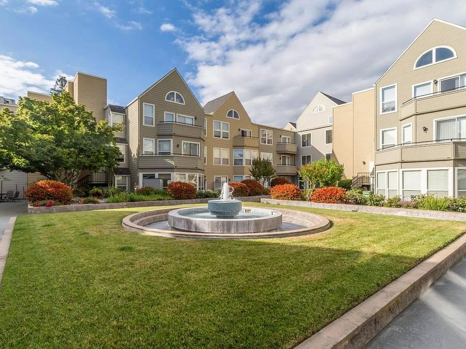Community court yard