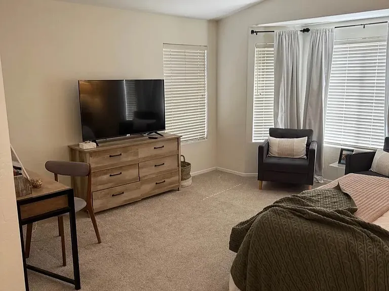 211 New Mexico Dr — Photo 2