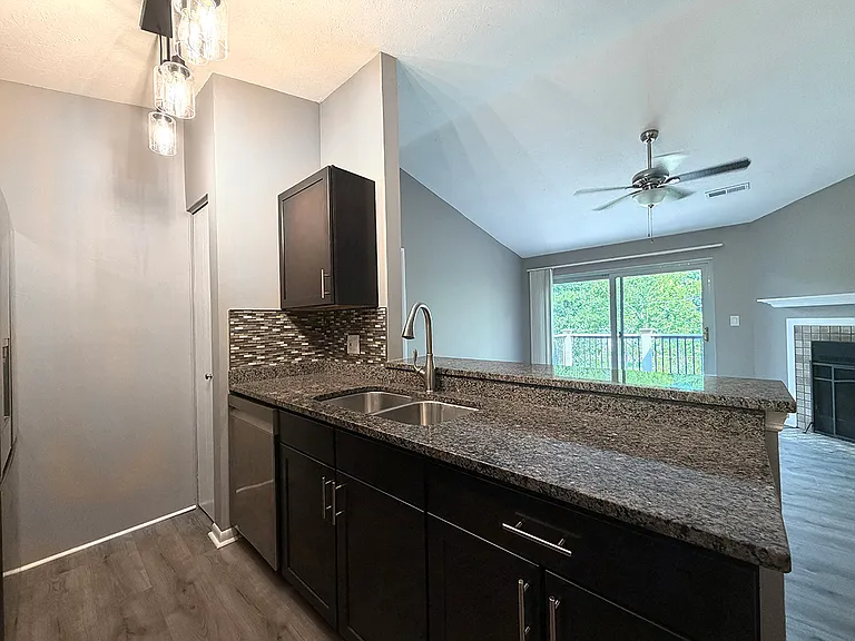 52 Woodland Hills Dr #10 — Photo 10
