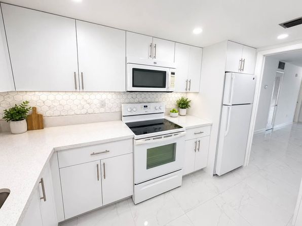1850 NE 169th St APT 414