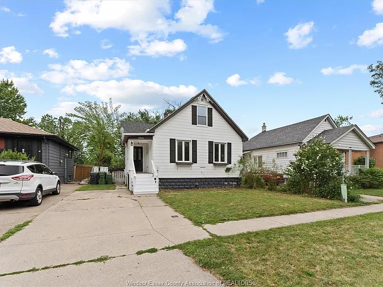 1533 Alexis Rd — Photo 4