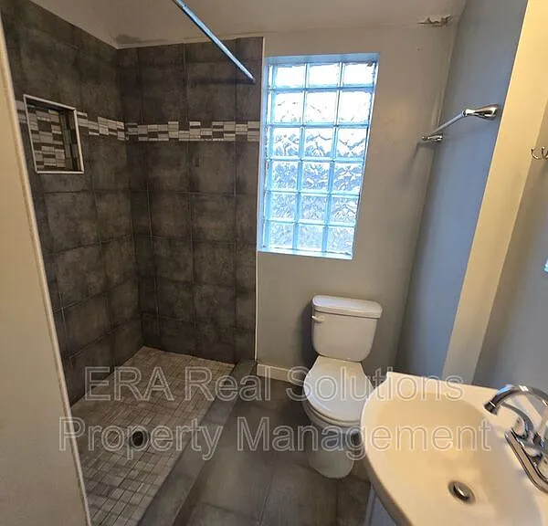 1094 Oakwood Ave — Photo 13