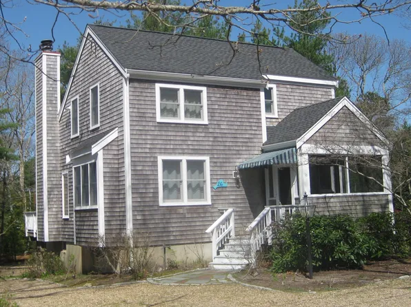16 Madison Ave, Oak Bluffs, MA 02557