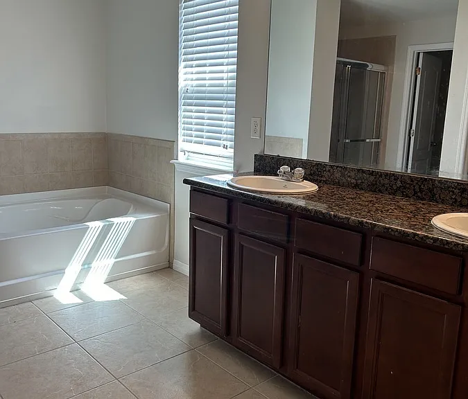 12219 Fairlawn Dr — Photo 21