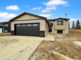 502 7th Ave SW, Surrey, ND 58785