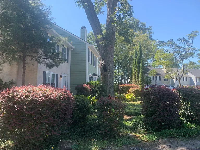 10 Fowkewood Ct — Photo 3