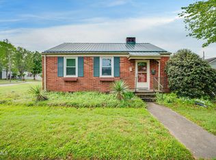 1121 Midland Dr, Kingsport, TN 37664