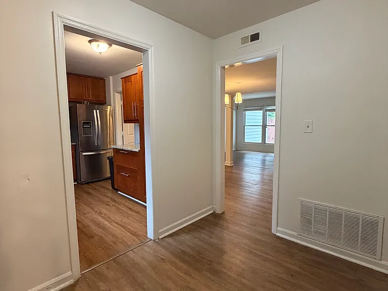 874 Baltimore Pl SW — Photo 2