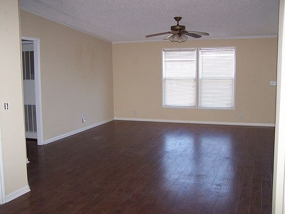 4th image of 205 W 50th St