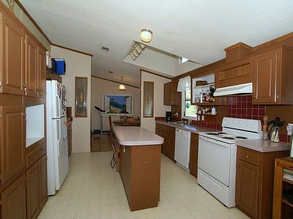 4th image of 425 Bumblebee Ln