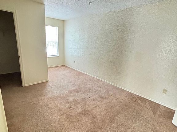 4th image of 1622 Columbia Arms Cir Unit 266