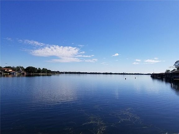 4th image of 7041 Lake Dr